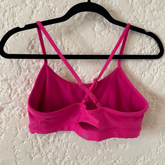 Alo Yoga Airlift Intrigue Sports Bra in Pink Crush Size Large, Cross Back - Picture 4 of 10